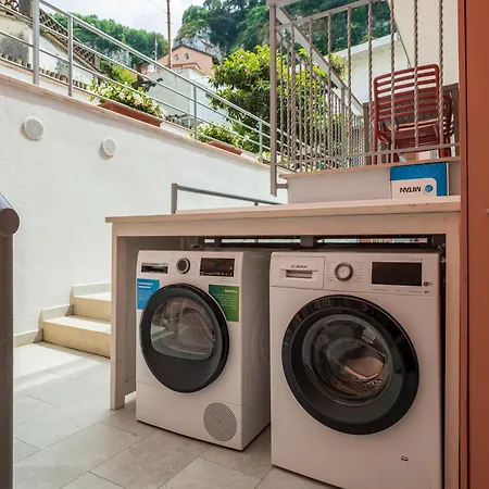 Appartement Futura Funky House - De Vivo Realty *